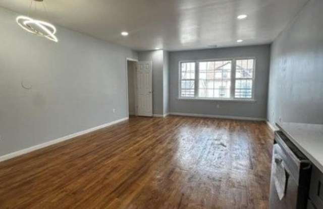 202 Harrison St Gallery 2