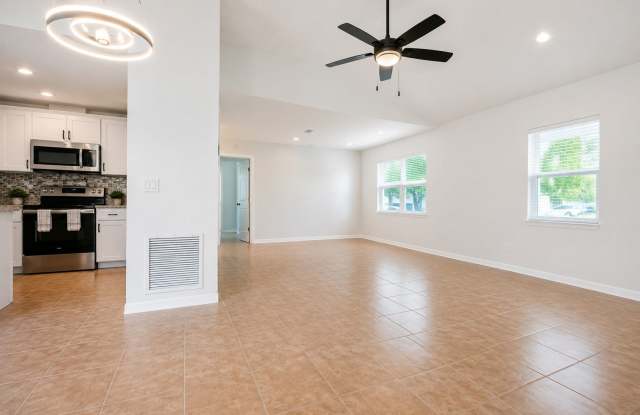 Beautifully Renovated 3 Bedroom • 2 Bathroom Home in Largo, Florida Gallery 4