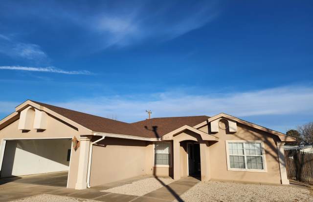 515 South Chamisal Avenue - 515 South Chamisal Avenue, Roswell, NM 88203