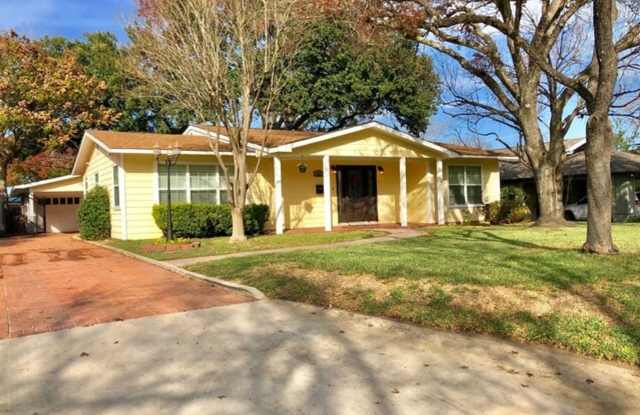 231 E Elmview Place - 231 East Elmview Place, Alamo Heights, TX 78209