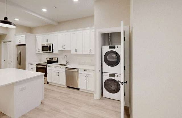 Charming 4 Bedroom-No Broker Fee Gallery 1