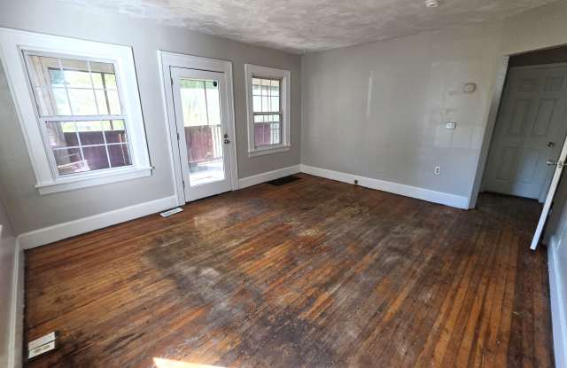 1051 West Calhoun Street Gallery 4