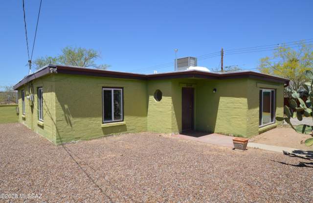 2119 N Catalina Avenue photos photos