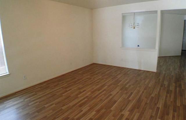 2906 Eagle Point Trail Drive Gallery 2