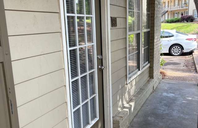 2 Bedroom 1 Bath Apartment Close to Campus! Available Now! photos photos