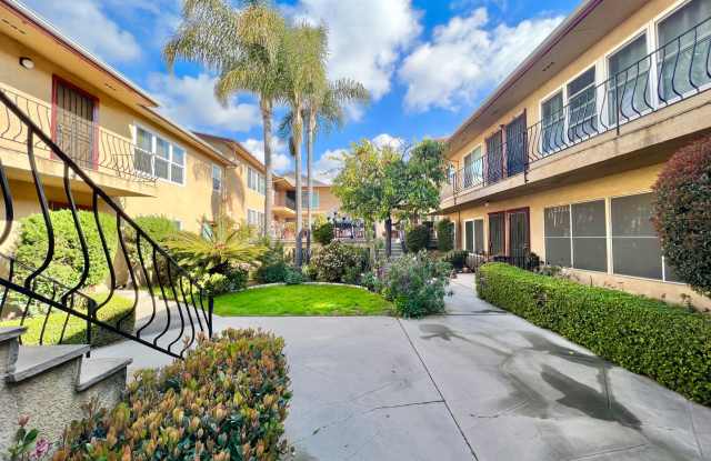 Alamitos Beach 2 Bedroom Condo Located Near Bixby Park - 2075 East Appleton Street, Long Beach, CA 90803