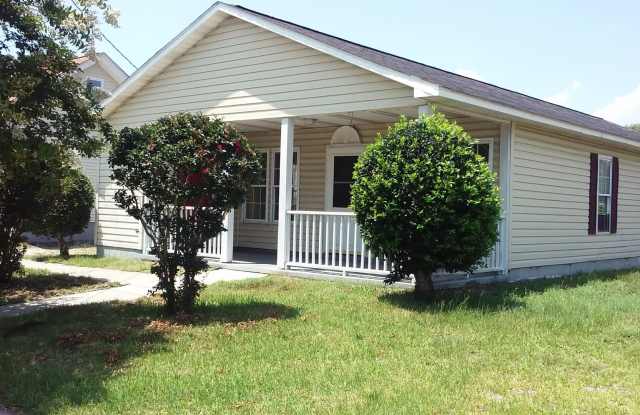 Promise Land Historic Walking District Downtown Morehead City! Charming 4 bedroom 1 1/2 bath Home - Walk to Water, Shops, more photos photos