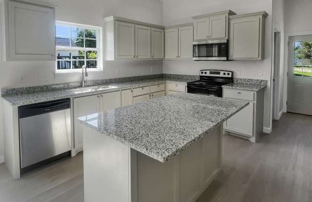 809 Southwest Summit Avenue photos photos