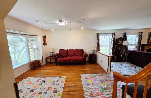8120 PAISLEY Place Gallery 4