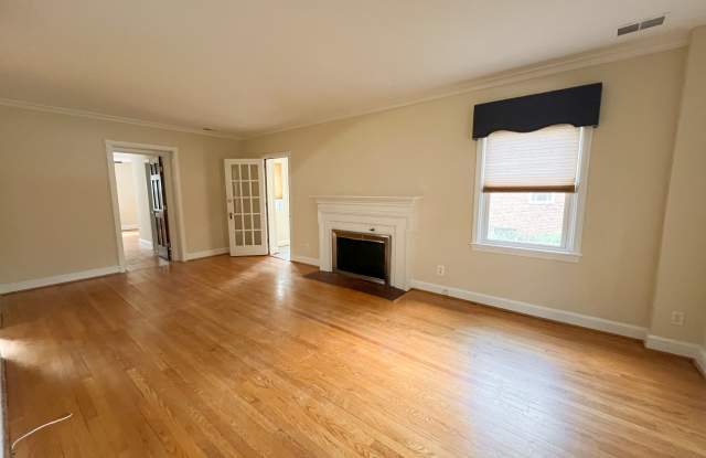 1004 Noyes Drive Gallery 4