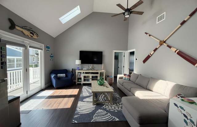 140 Bungalow Walk Gallery 3