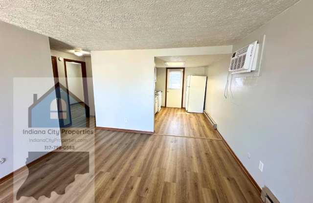 579 South Home AvenueUnit 3 Gallery 1