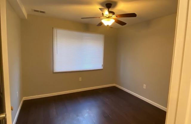 1216 SAVANNAH Place SE Gallery 3