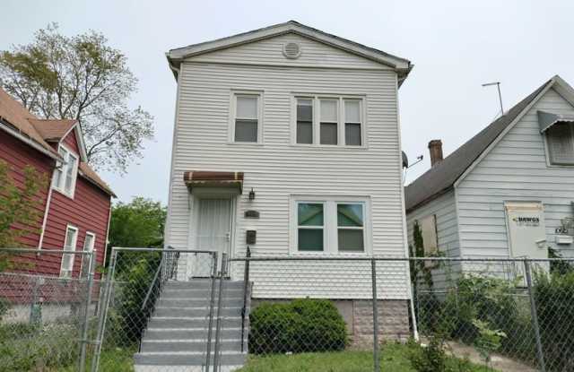 10619 South Perry Avenue Gallery 2