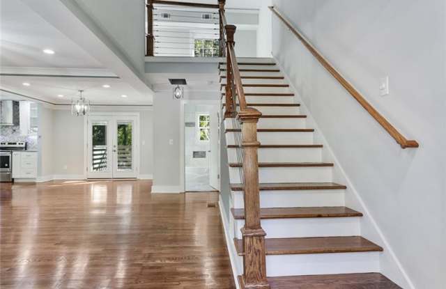 1930 Meadow Lane Gallery 2