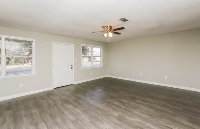 4127 Dearing Street Gallery 4