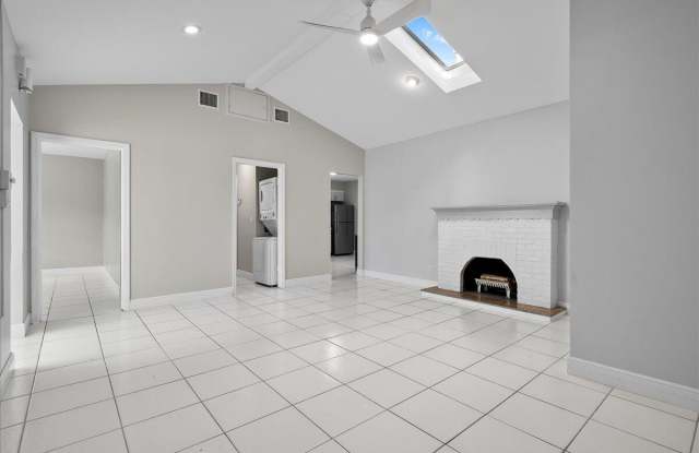 205 Palm Street Gallery 4