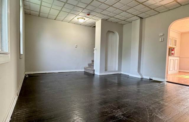Spacious 3 Bedroom House with 1 bath for Rent !!! Gallery 4