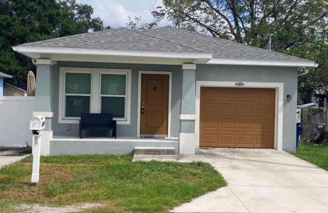 Modern, Fully Furnished 3-Bedroom Home with Fenced Backyard in Tampa! Gallery 1