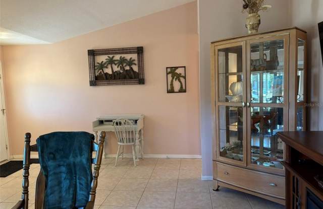 17377 LAKE WORTH Boulevard Gallery 3
