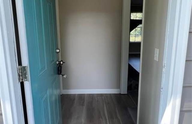 2121 WOOD Court Gallery 2
