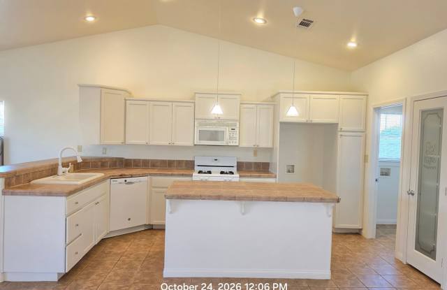 Spacious, Open Floor plan and Beautiful 3 bedroom /2 bathroom HOUSE Gallery 4