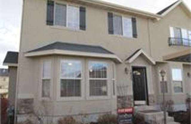 *Reduced price* End Unit Townhouse in Springville photos photos