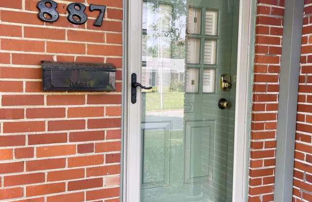 $2175 - SINGLE FAMILY HOME AVAILABLE NOW - 3B/1.5B Gallery 2