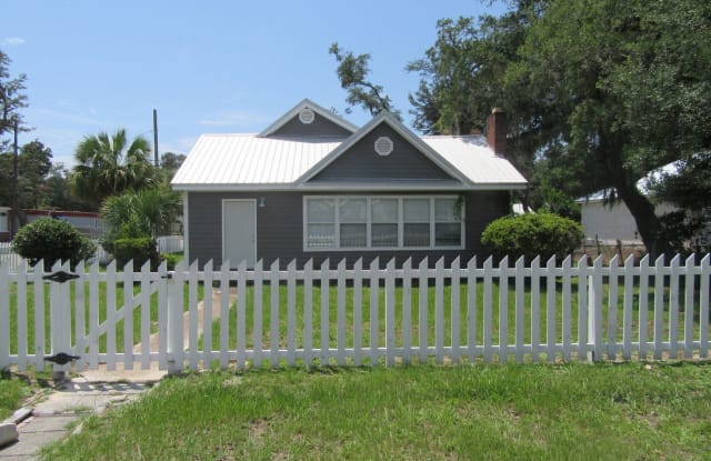 225 Hamilton Ave - 225 Hamilton Avenue, Panama City, FL 32401
