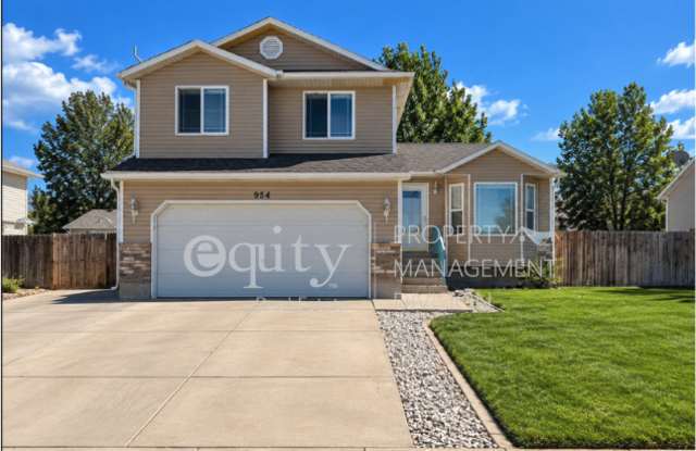 954 1300 East Gallery 1