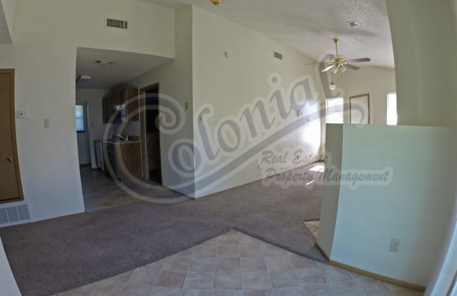 2023 Dickens Dr Gallery 2