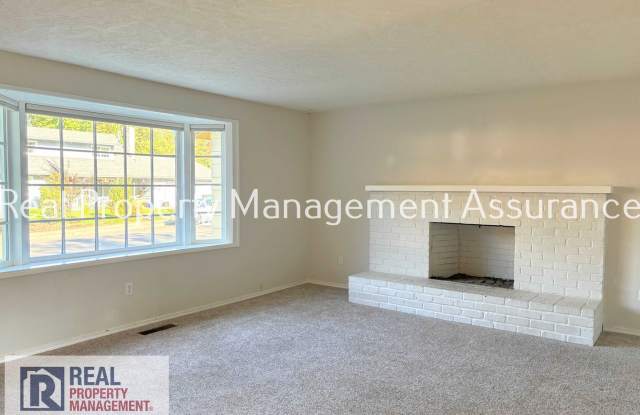 Comfortable 4BD Aloha Home with AC, Fireplace & 2-Car Garage Gallery 3
