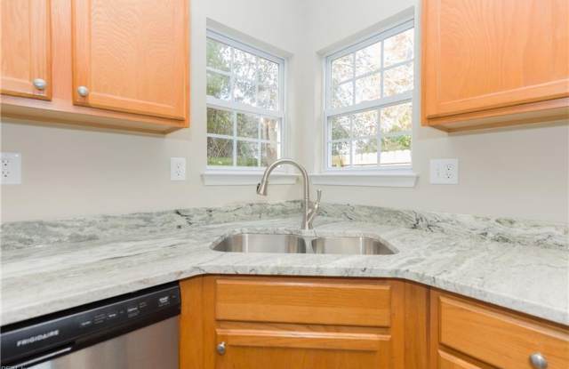 BEAUTIFUL 4 Bedroom in sought after River Breeze, Chesapeake! Gallery 4