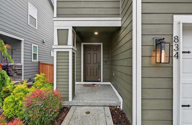 Modern 4-Bedroom Lacey Home Near JBLM | A/C, Loft & Covered Deck Gallery 4