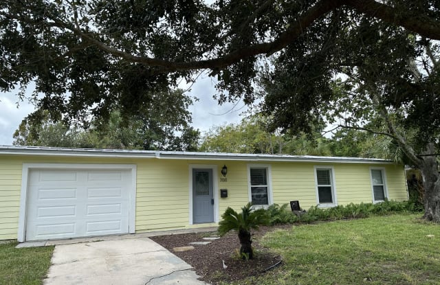 700 SAILFISH DR - 700 Sailfish Drive East, Atlantic Beach, FL 32233
