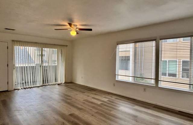 3 Bed/ 2 Bath with new paint and flooring photos photos