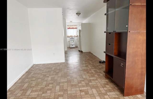 7740 Dickens Ave photos photos