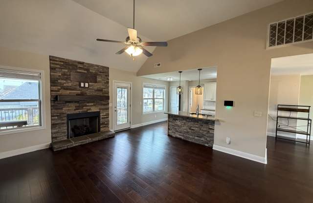1004 Shirley Drive Gallery 4