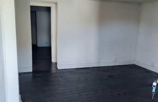 105 Dock Street Gallery 3