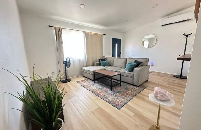 2 Bedroom, 1 Bath fully furnished ready for move in! Gallery 3