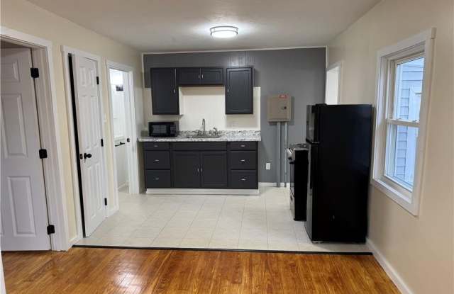 32 Chester Street - 32 Chester Street, Newport County, RI 02878