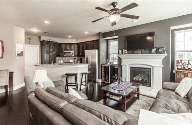 7929 Parkwood Boulevard Gallery 4
