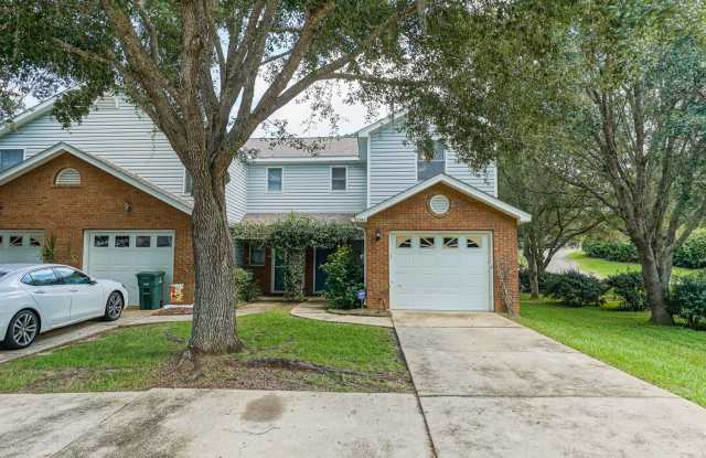 Super cute 3/2 on the North part of town with garage and fenced in yard Gallery 3