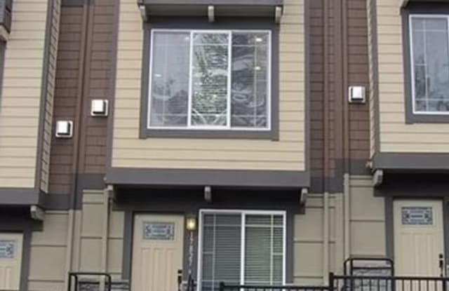 17827 NE 95TH CT - 17827 Northeast 95th Court, Redmond, WA 98052