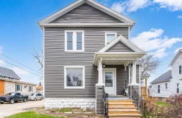 183 East Merrill Avenue - 183 (Front) - 183 East Merrill Avenue, Fond du Lac, WI 54935