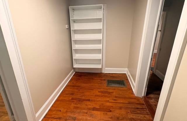 1 Bedroom/1 Bathroom Unit off Macon Highway Gallery 3