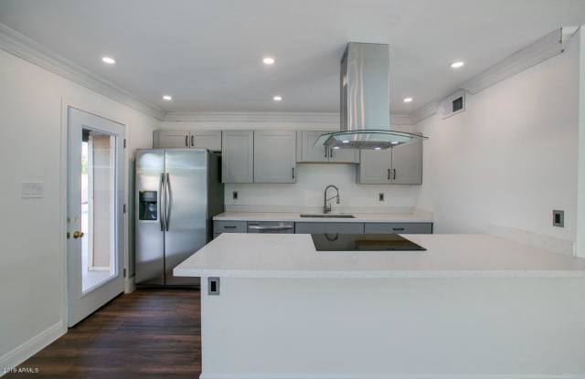 8707 E RANCHO VISTA Drive Gallery 4