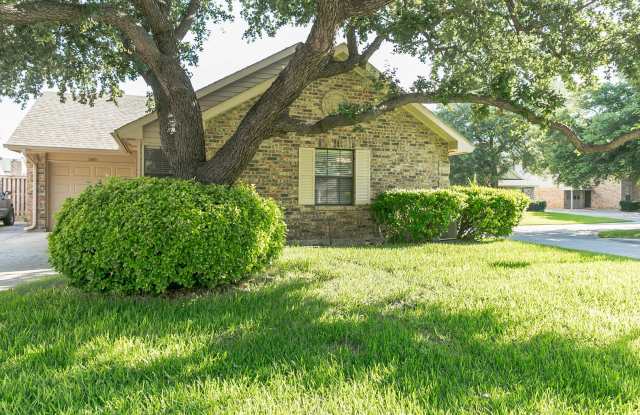 Cute, Clean and Ready to go... - 2951 Harbinger Lane, Dallas, TX 75287