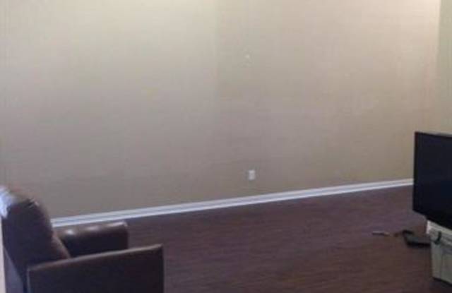 8722 Manhattan Avenue Gallery 3