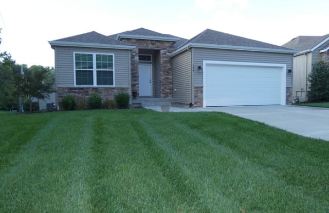 194 North Camelot Drive - 194 North Camelot Drive, Liberty, MO 64068
